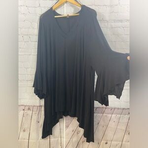 Yummy Plus Womens Size 1XL Black Long Bell Sleeve Asymmetrical Hem V-Neck Tunic